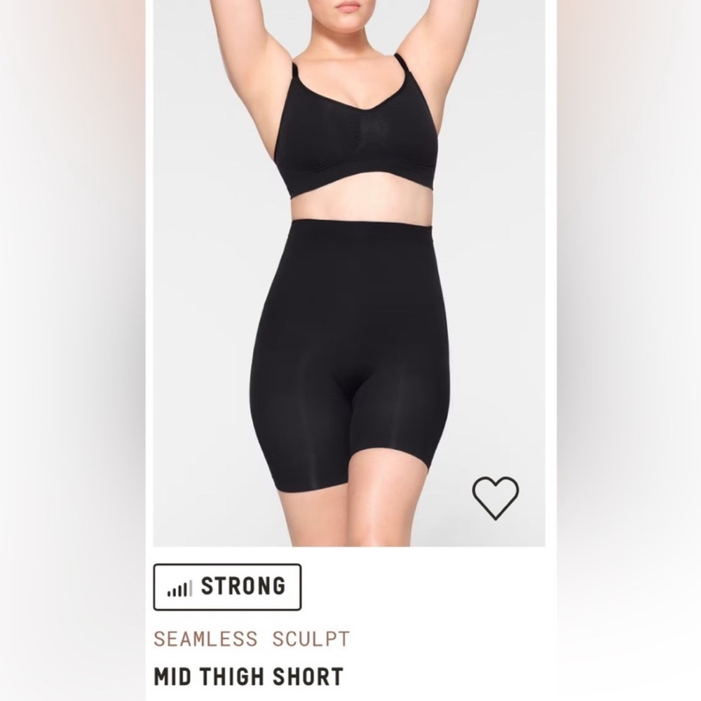 Skims seamless sculpt mid thigh short onyx